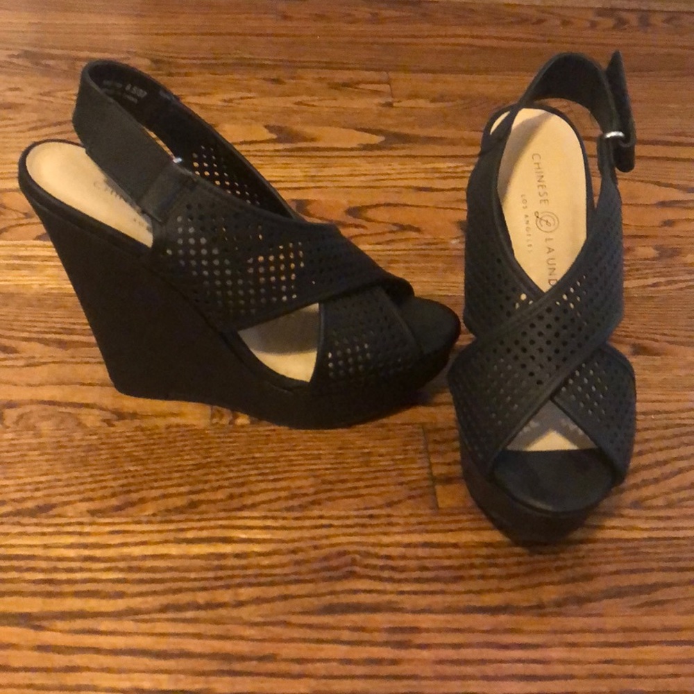 Black wedges